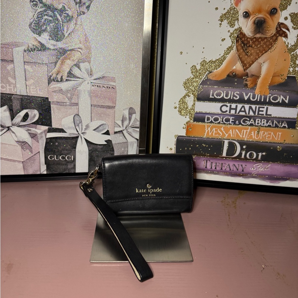 Kate Spade Black and Cream Wristlet